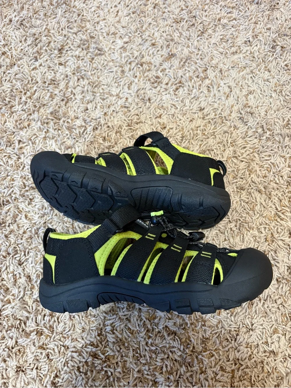 KEEN Big Kids' Newport H2 Boys size 3 NWOT!!